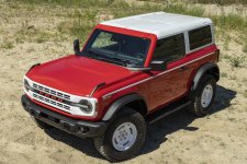 2023-Bronco-Heritage-Edition_Race-Red_04.jpg
